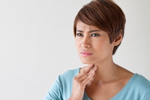 Beschwerden im Hals sind ein Symptom für zervikale Osteochondrose