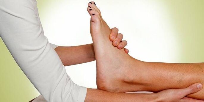 Massage zur Behandlung von Arthrose des Sprunggelenks